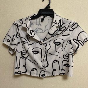 White Abstract Face Design Crop Top Shirt
